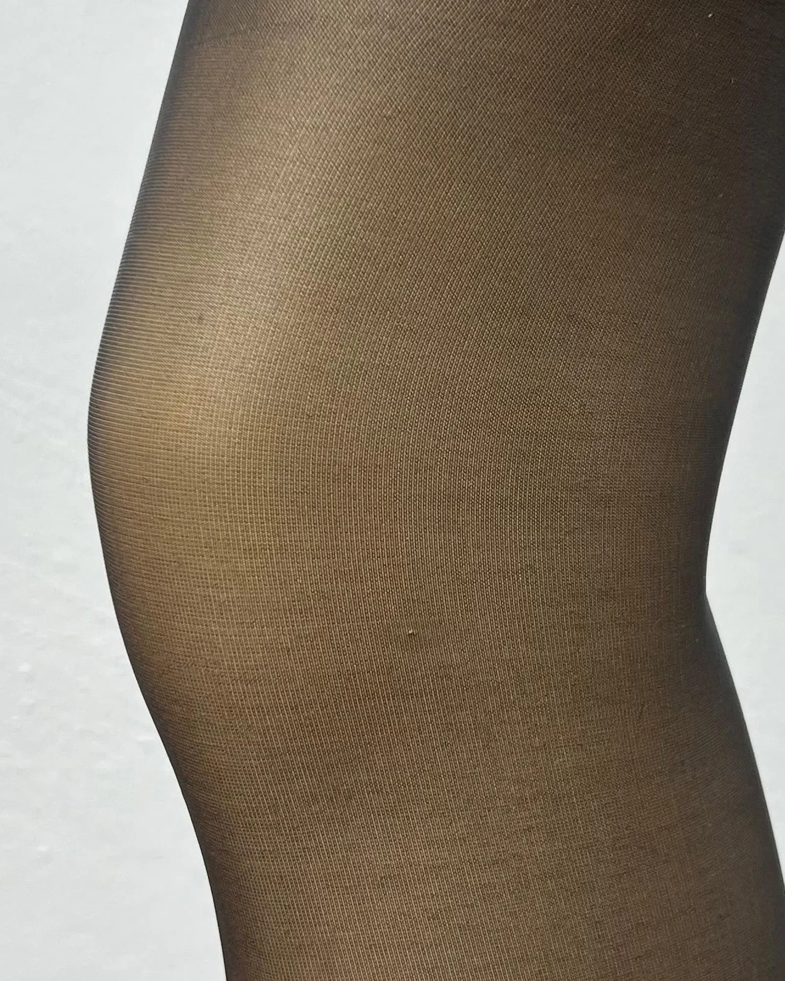 Elegance in Suave Tights 20Den