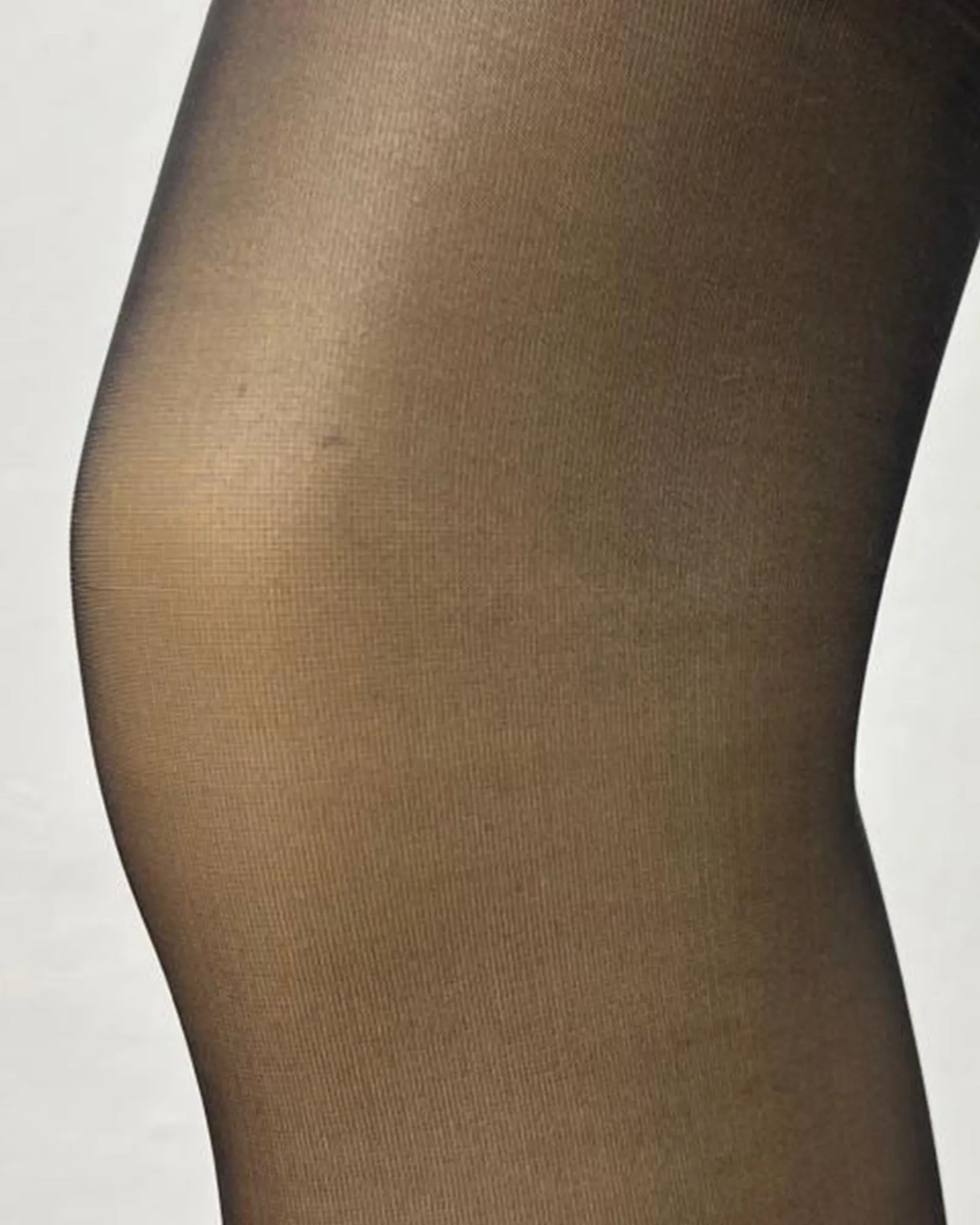 Elegance in Suave Tights 20Den