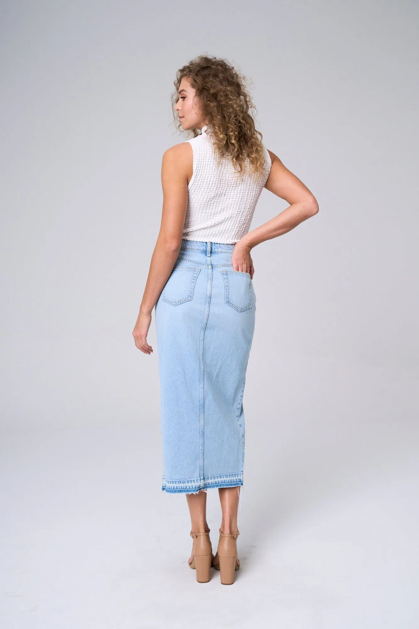 MAXI SKIRT WITH FRONT SLIT AND FRAYED HEM IN LIGHT VINTAGE  / SP-S7532LV