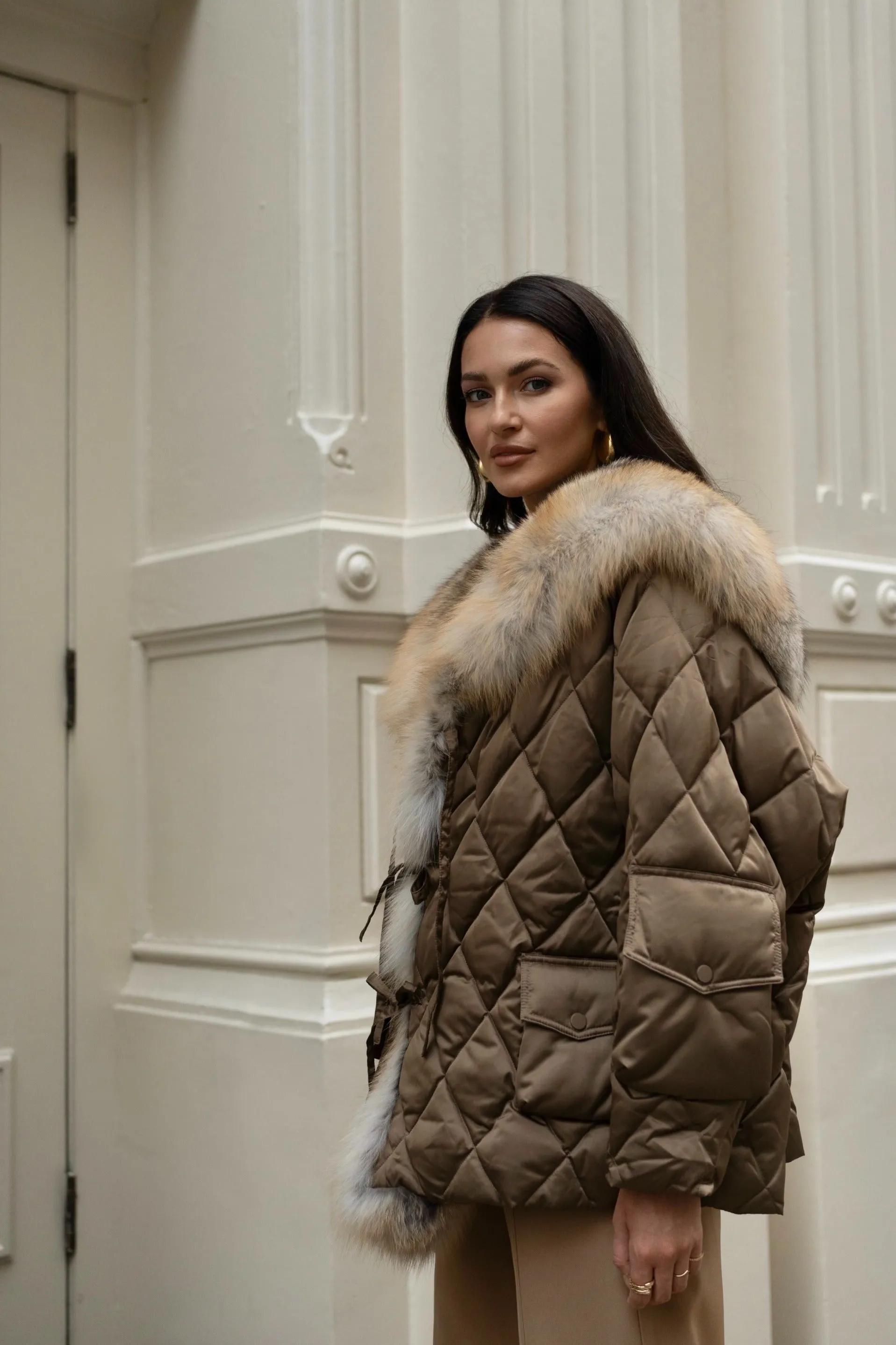 Short Down Jacket With Sailor Fox Collar in Cream Bronze